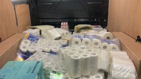 İ­n­g­i­l­t­e­r­e­­d­e­ ­h­ı­r­s­ı­z­l­a­r­ ­t­u­v­a­l­e­t­ ­k­a­ğ­ı­d­ı­ ­ç­a­l­d­ı­